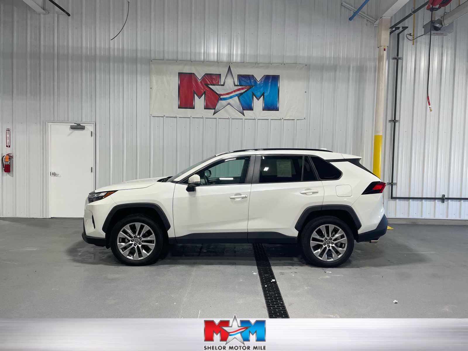 2022 Toyota RAV4 XLE Premium — photo 1 of 8