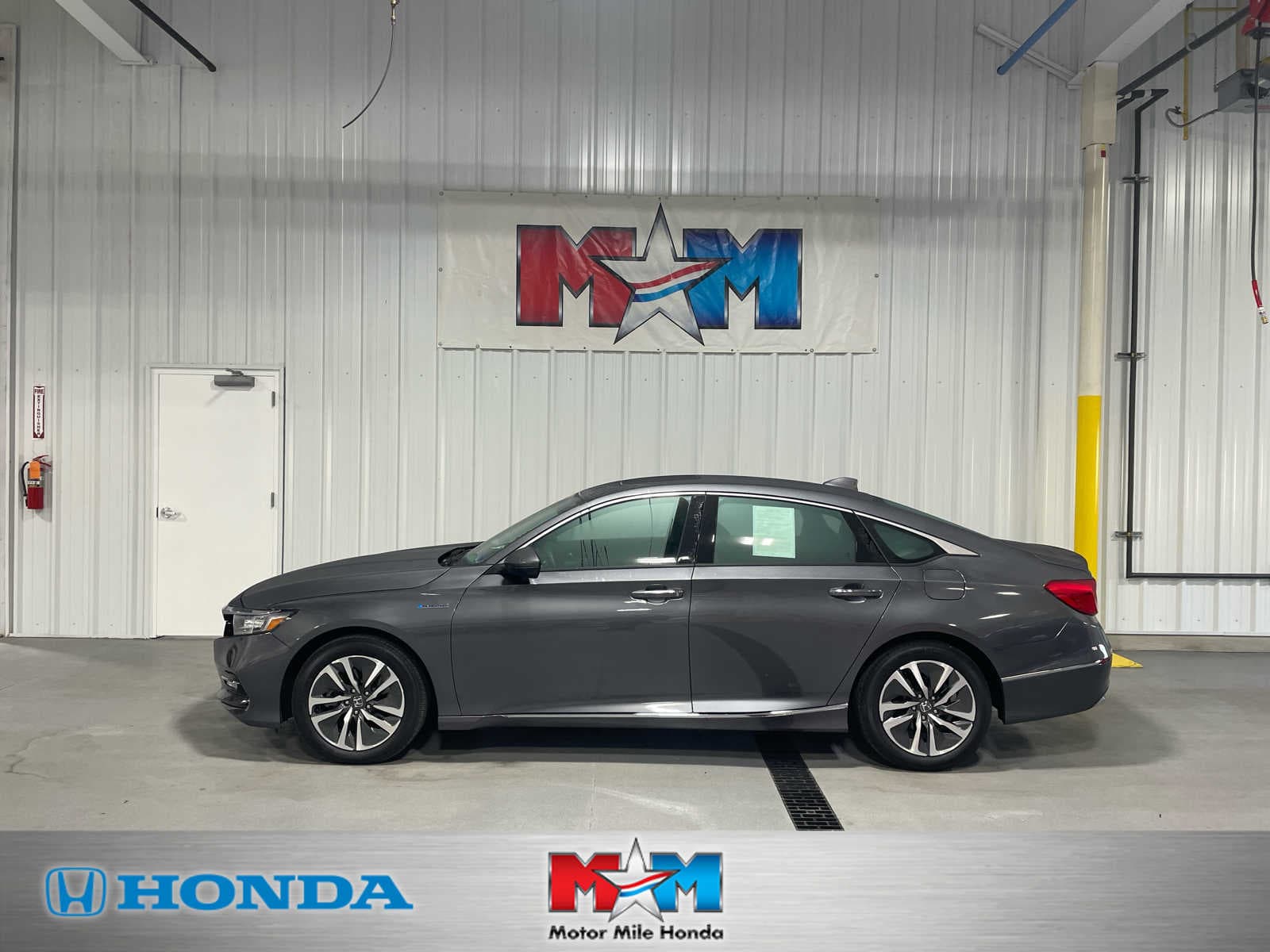 2020 Honda Accord Hybrid Touring — photo 1 of 8