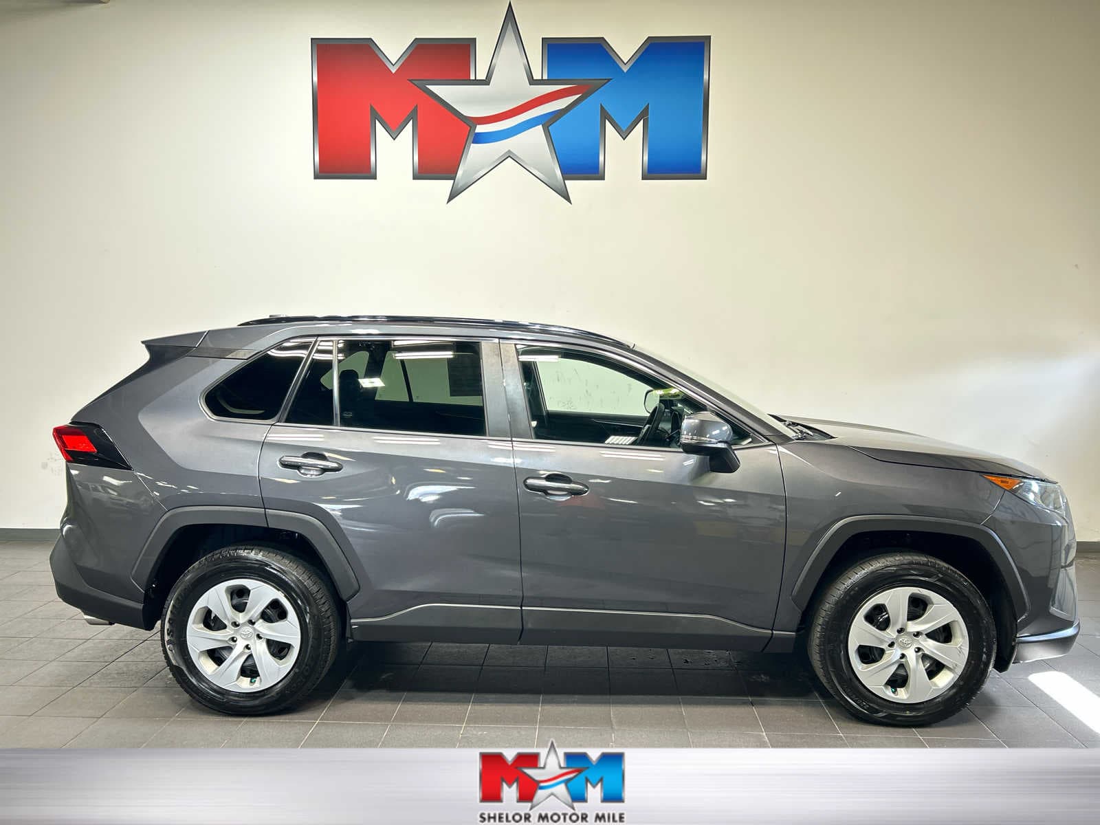 2020 Toyota RAV4 LE — photo 1 of 10