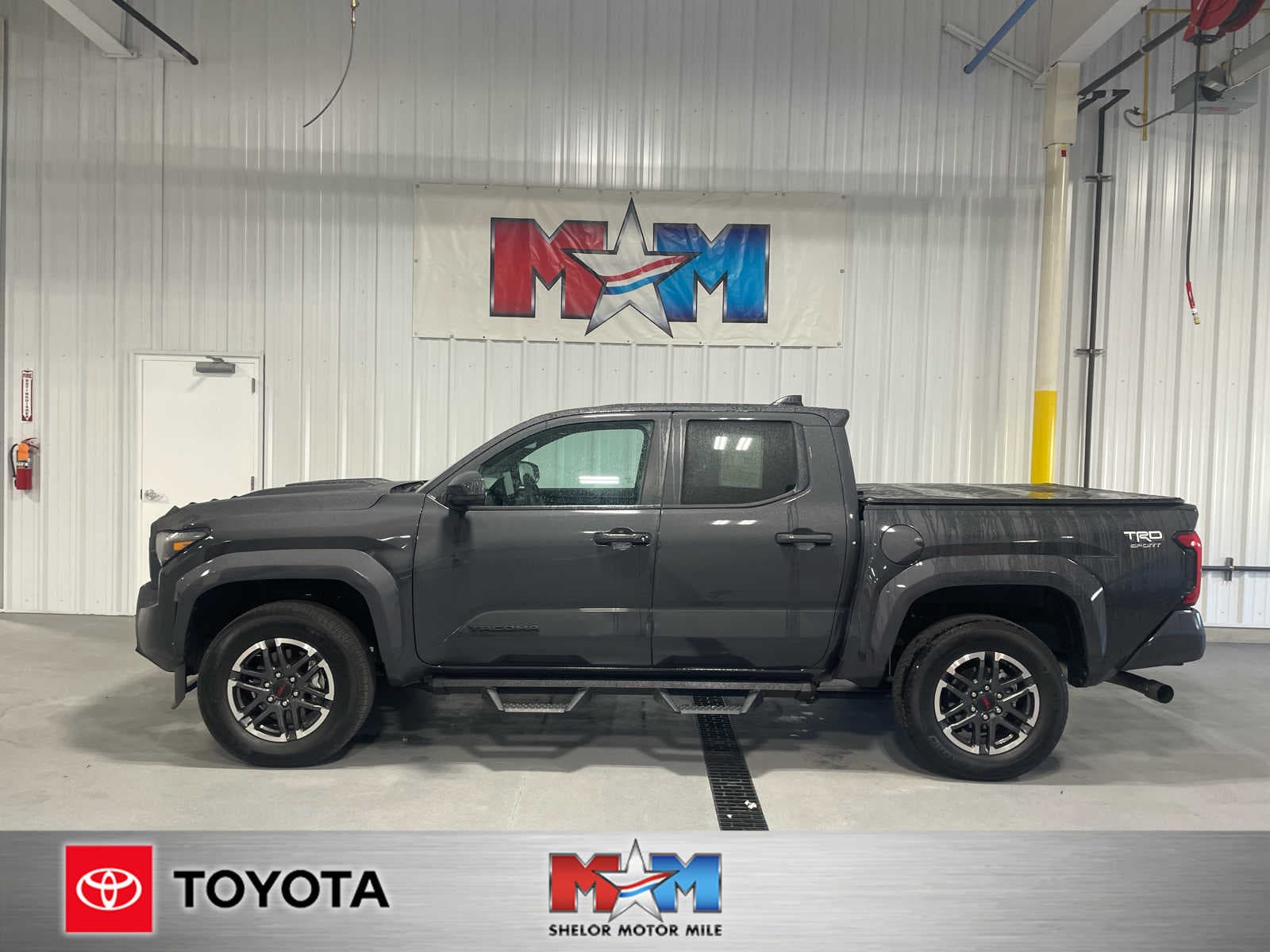 2024 Toyota Tacoma 4WD SR5 — photo 1 of 8