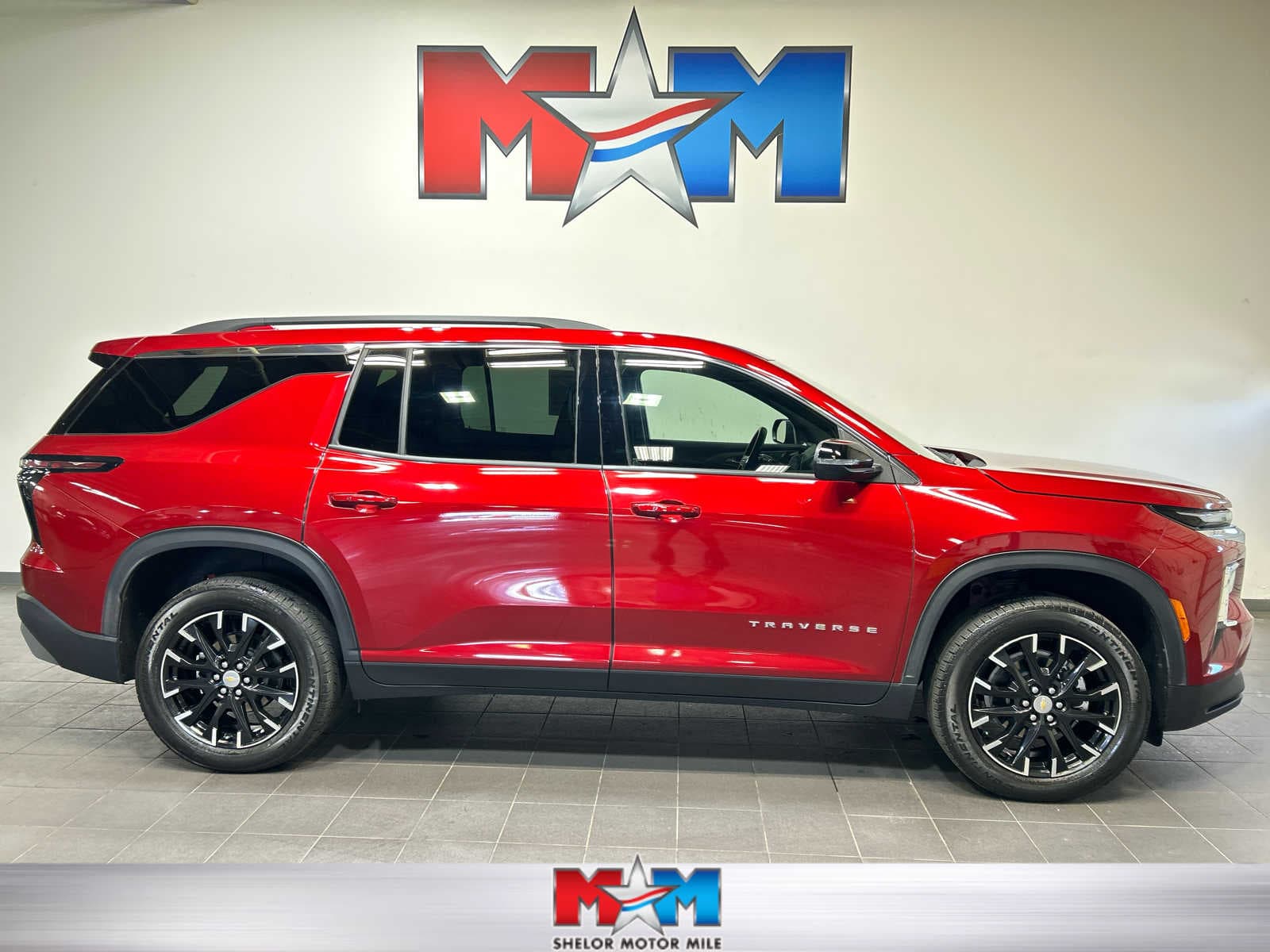 2025 Chevrolet Traverse AWD LT — photo 1 of 11