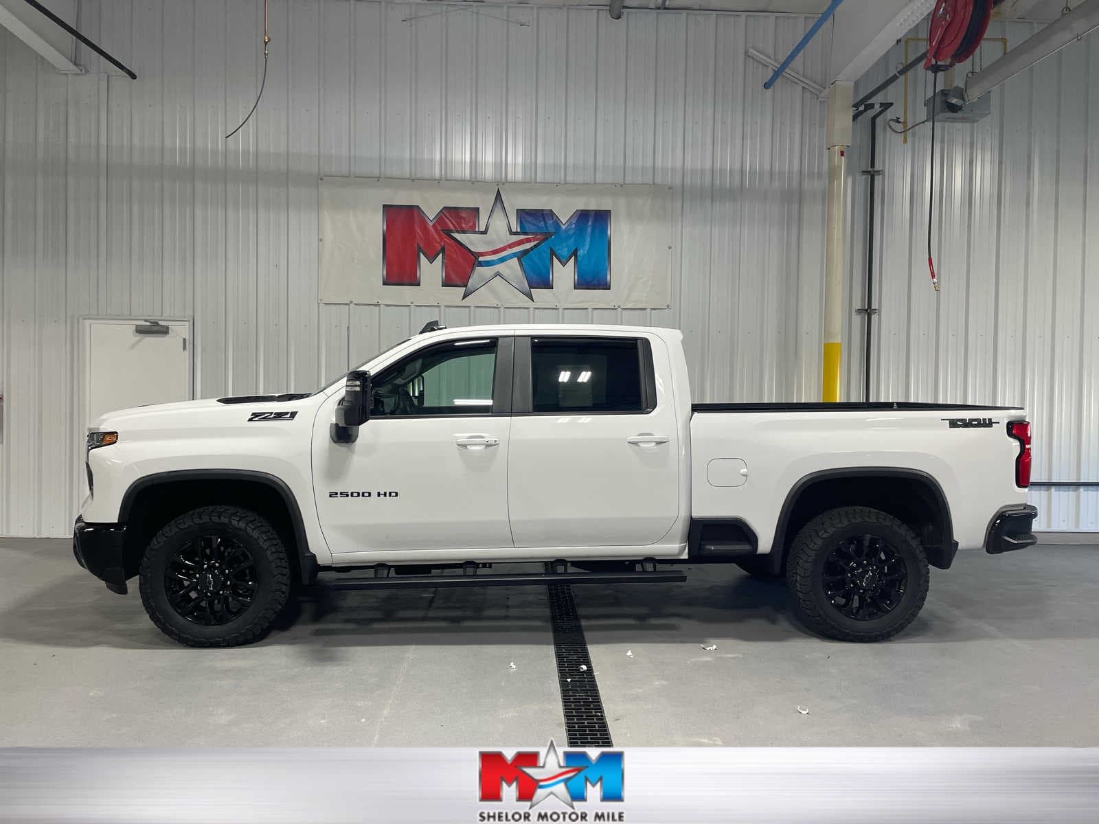 2025 Chevrolet Silverado 2500HD LT — photo 1 of 8