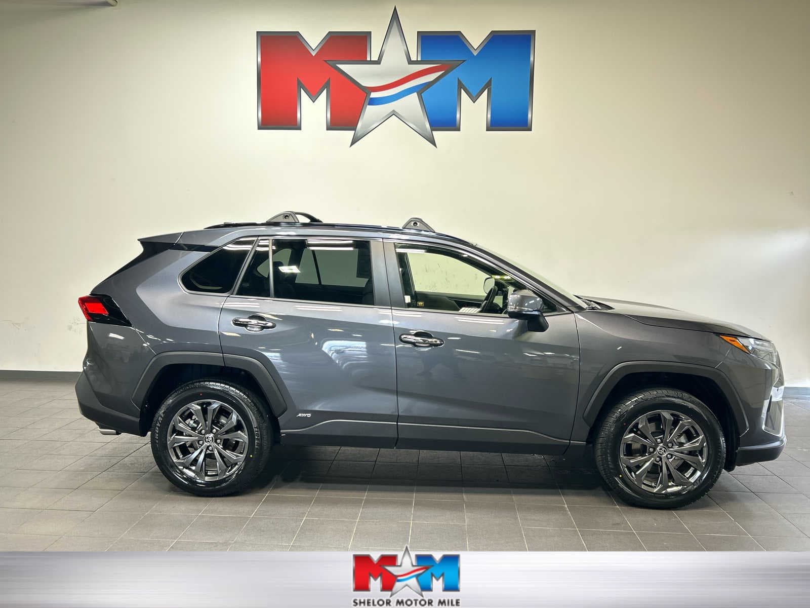2024 Toyota RAV4 Hybrid Limited — photo 1 of 11