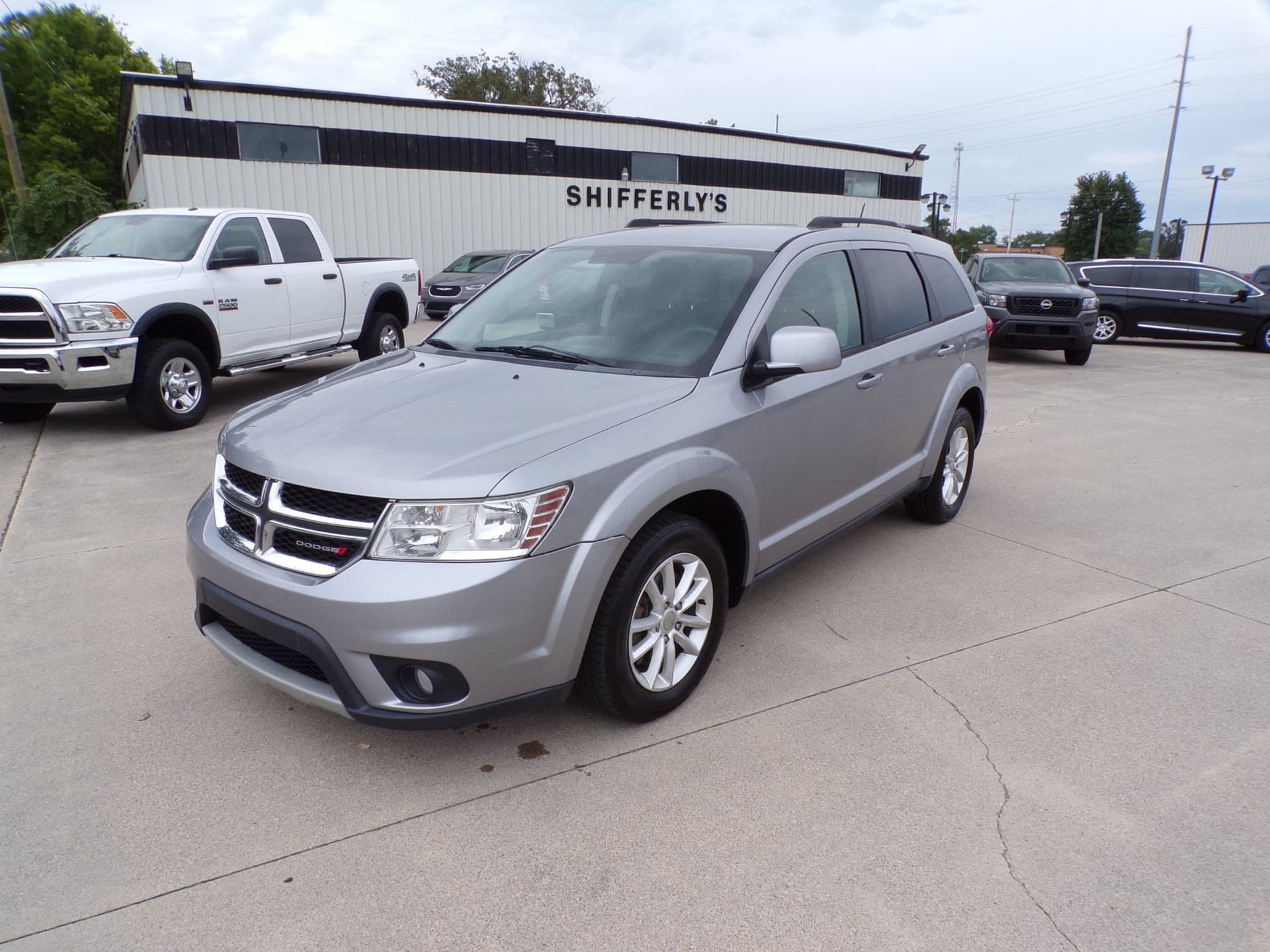 2016 Dodge Journey SXT — photo 1 of 31