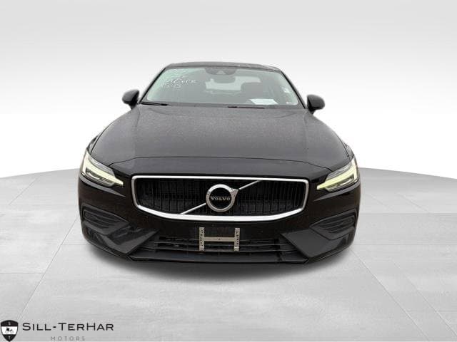 2019 Volvo S60 Momentum — photo 1 of 13