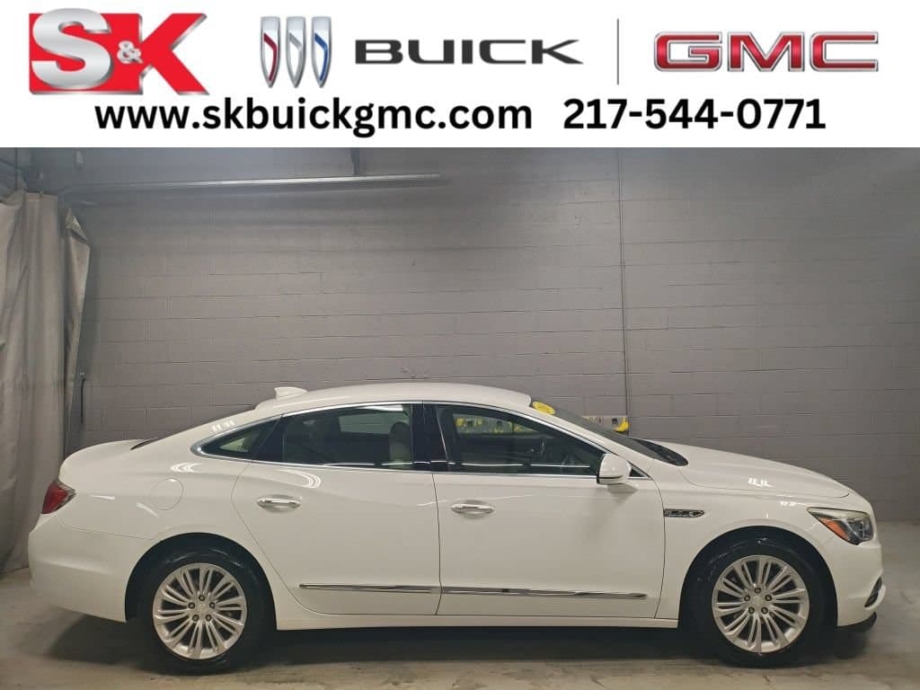 2019 Buick Lacrosse Essence — photo 1 of 29