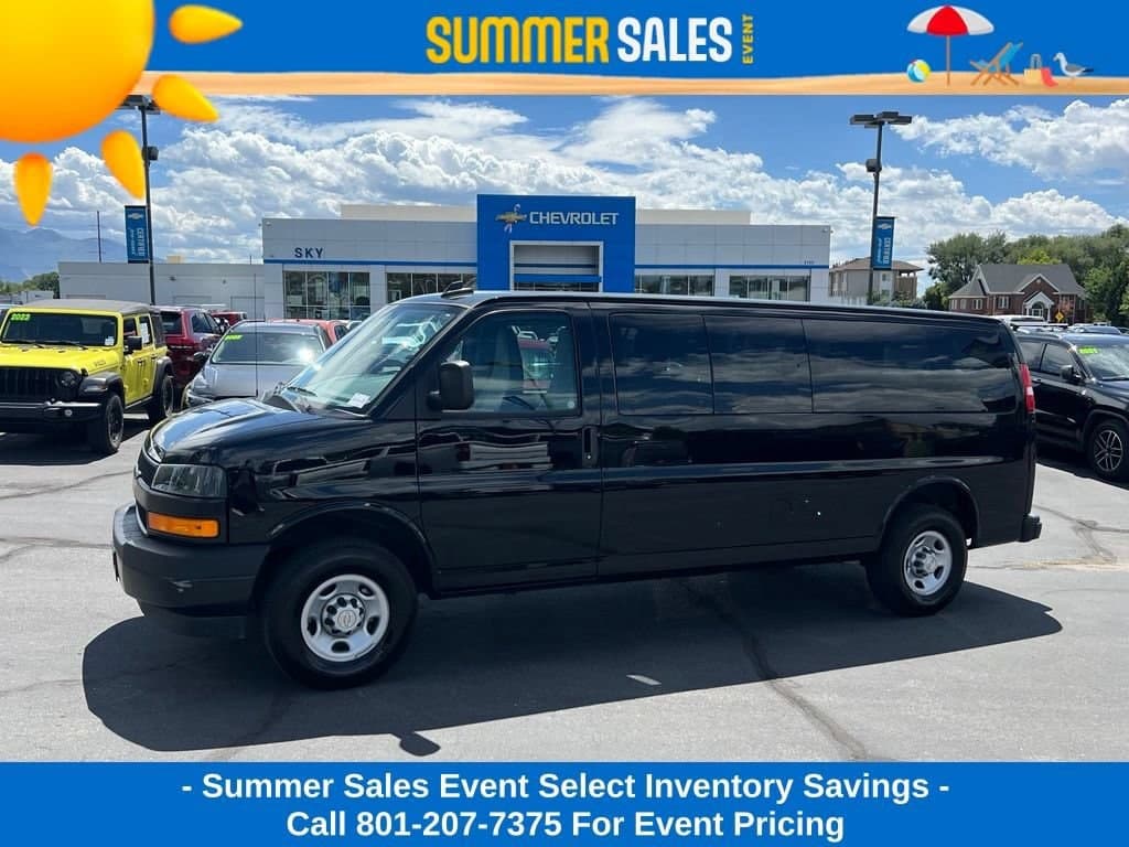 2025 Chevrolet Express Passenger 1LS — photo 1 of 32