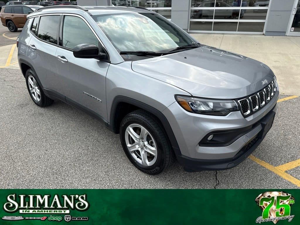 2024 Jeep Compass Latitude — photo 1 of 39