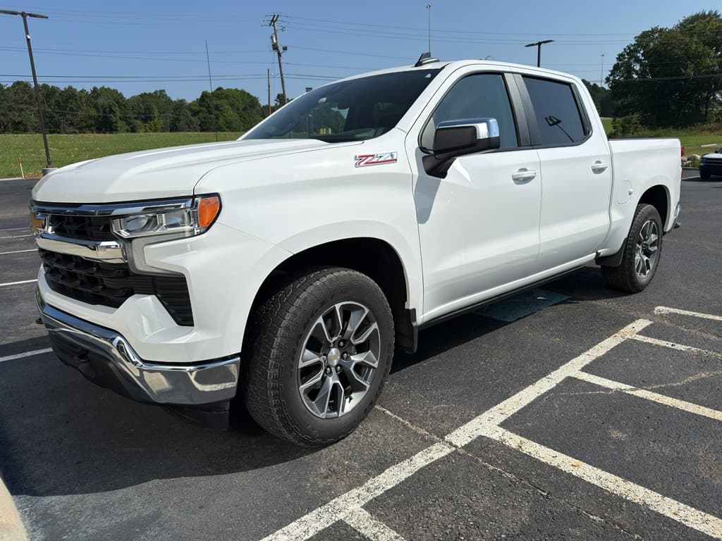 2025 Chevrolet Silverado 1500 LT — photo 1 of 5