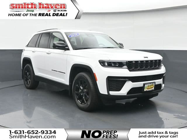 2026 Jeep Grand Cherokee Laredo Altitude — photo 1 of 43