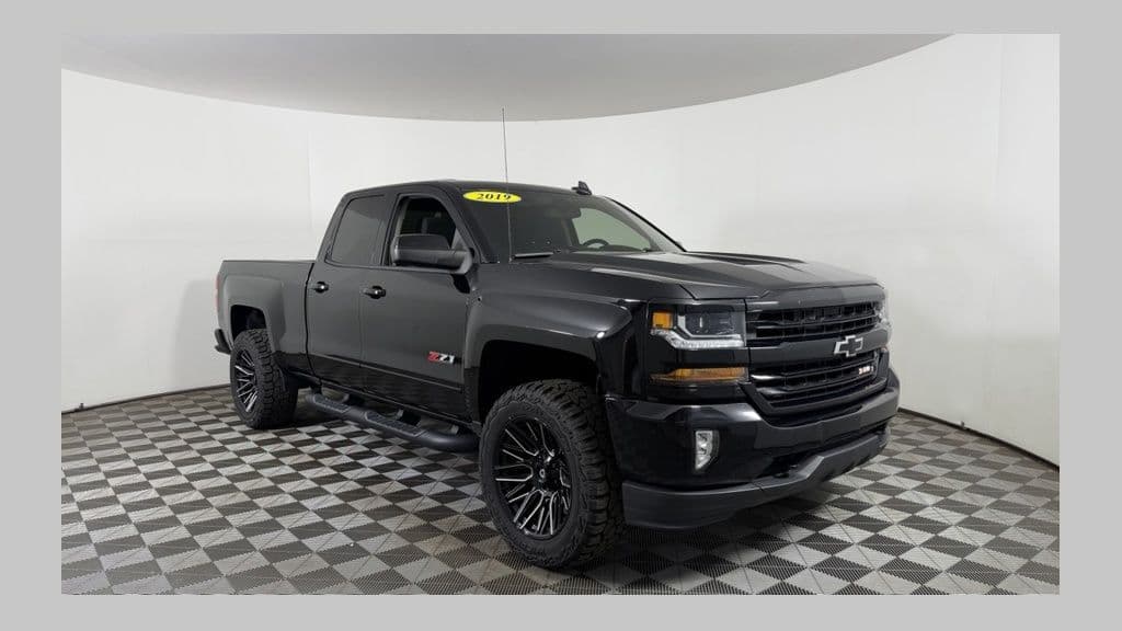 2019 Chevrolet Silverado 1500 LD LT — photo 1 of 31