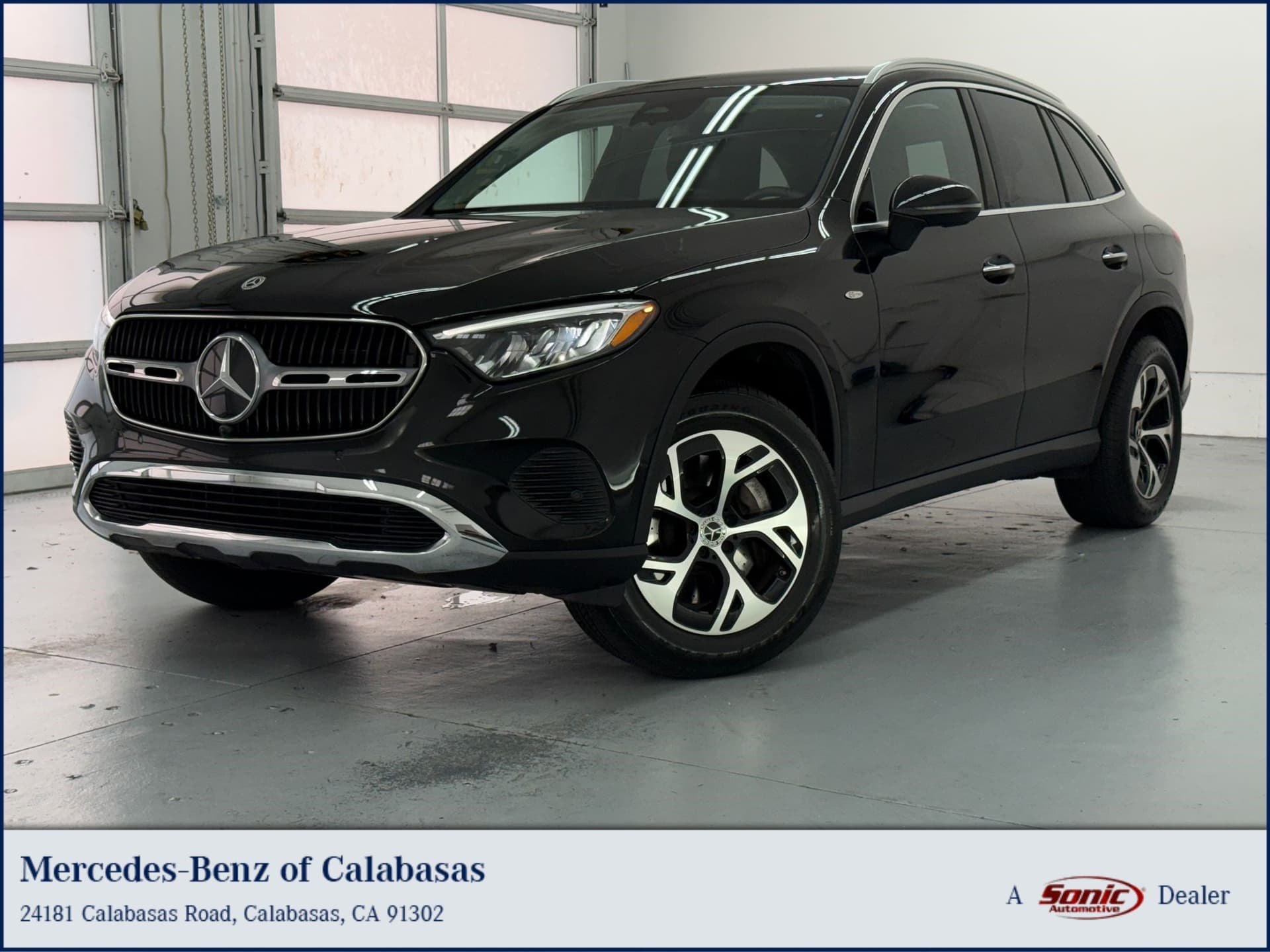 2025 Mercedes-Benz GLC Base — photo 1 of 31