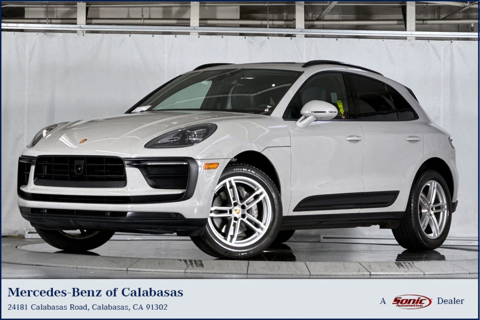 2023 Porsche Macan Base — photo 1 of 35