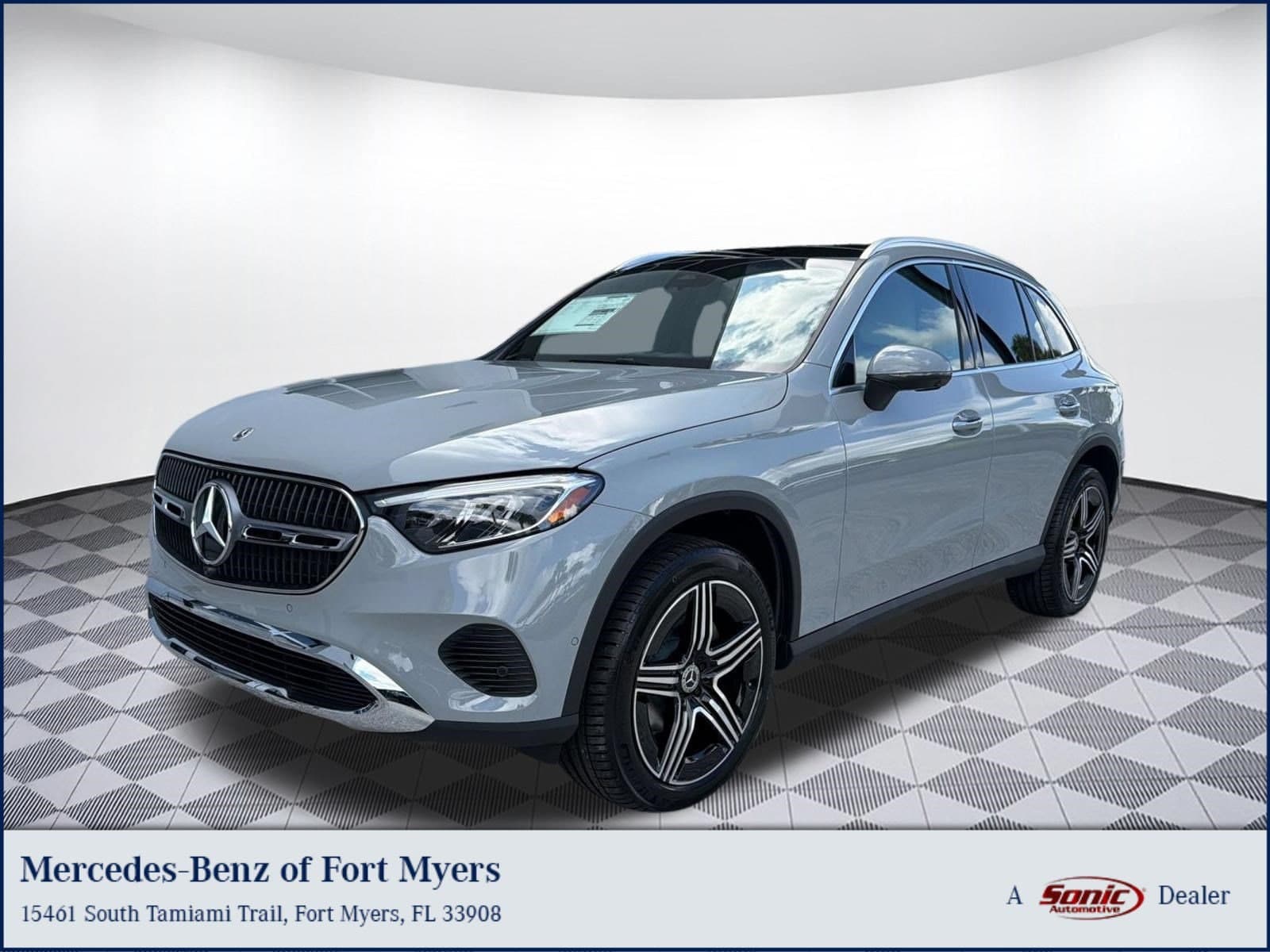 2027 Mercedes-Benz GLC GLC 300 — photo 1 of 33