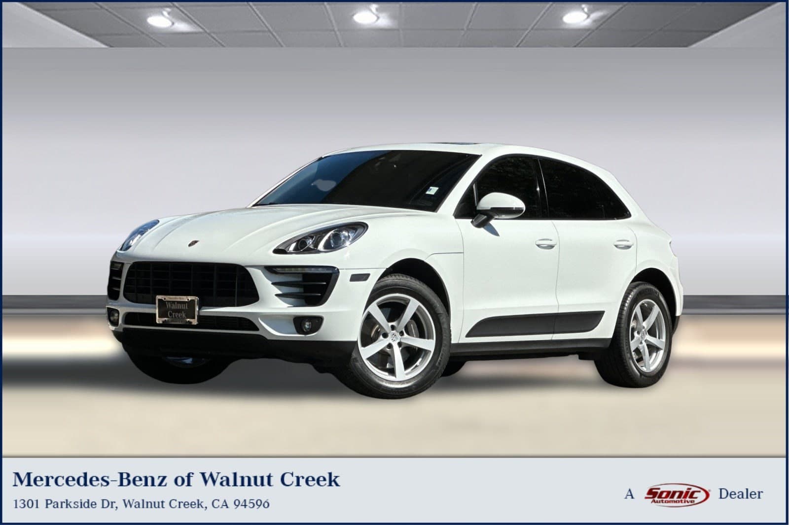 2018 Porsche Macan AWD — photo 1 of 41