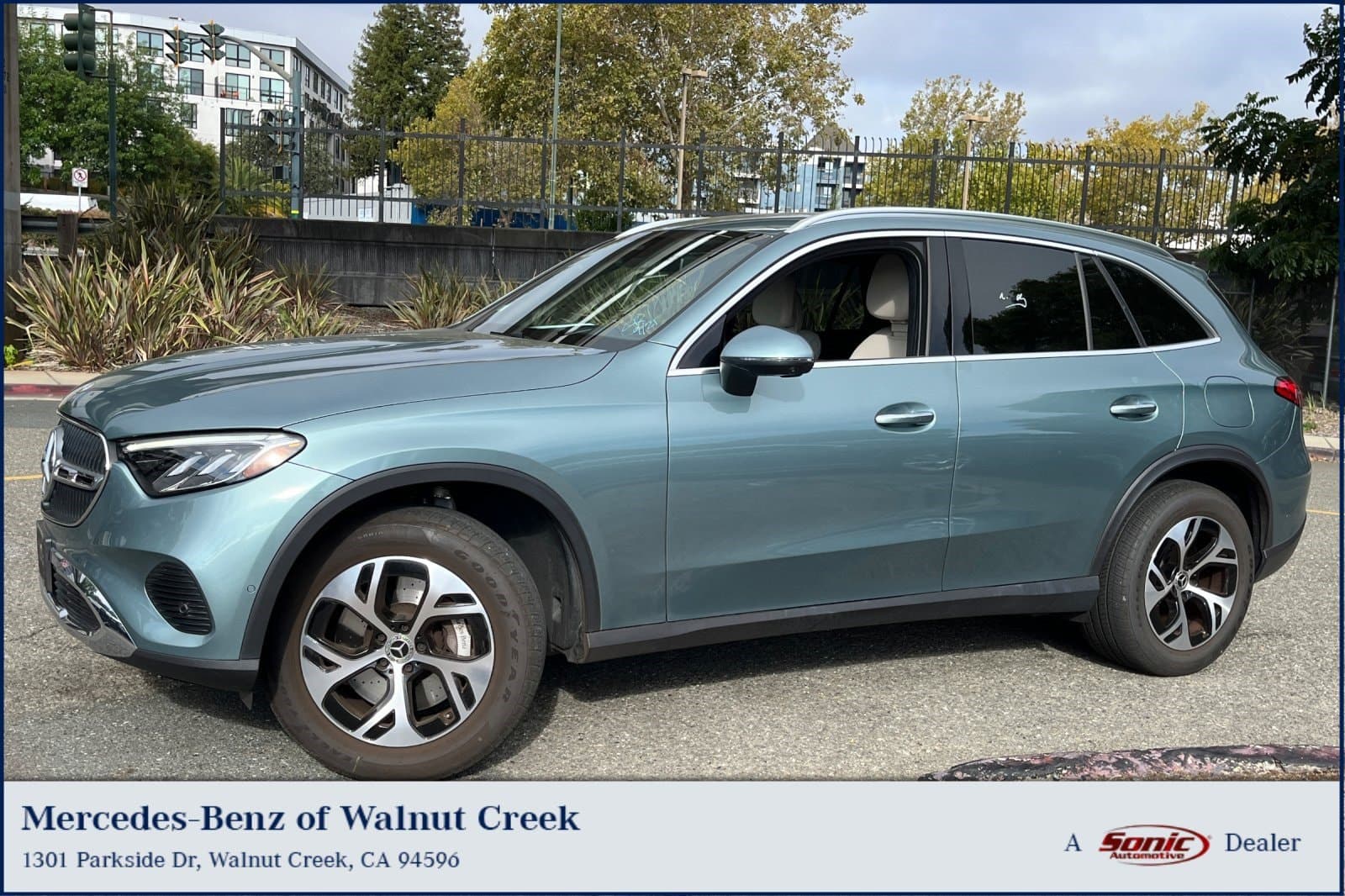2025 Mercedes-Benz GLC Base — photo 1 of 25