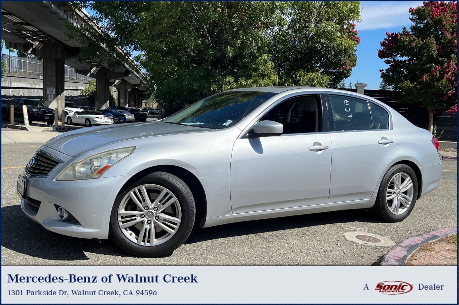 2011 INFINITI G37 Sedan Journey — photo 1 of 25