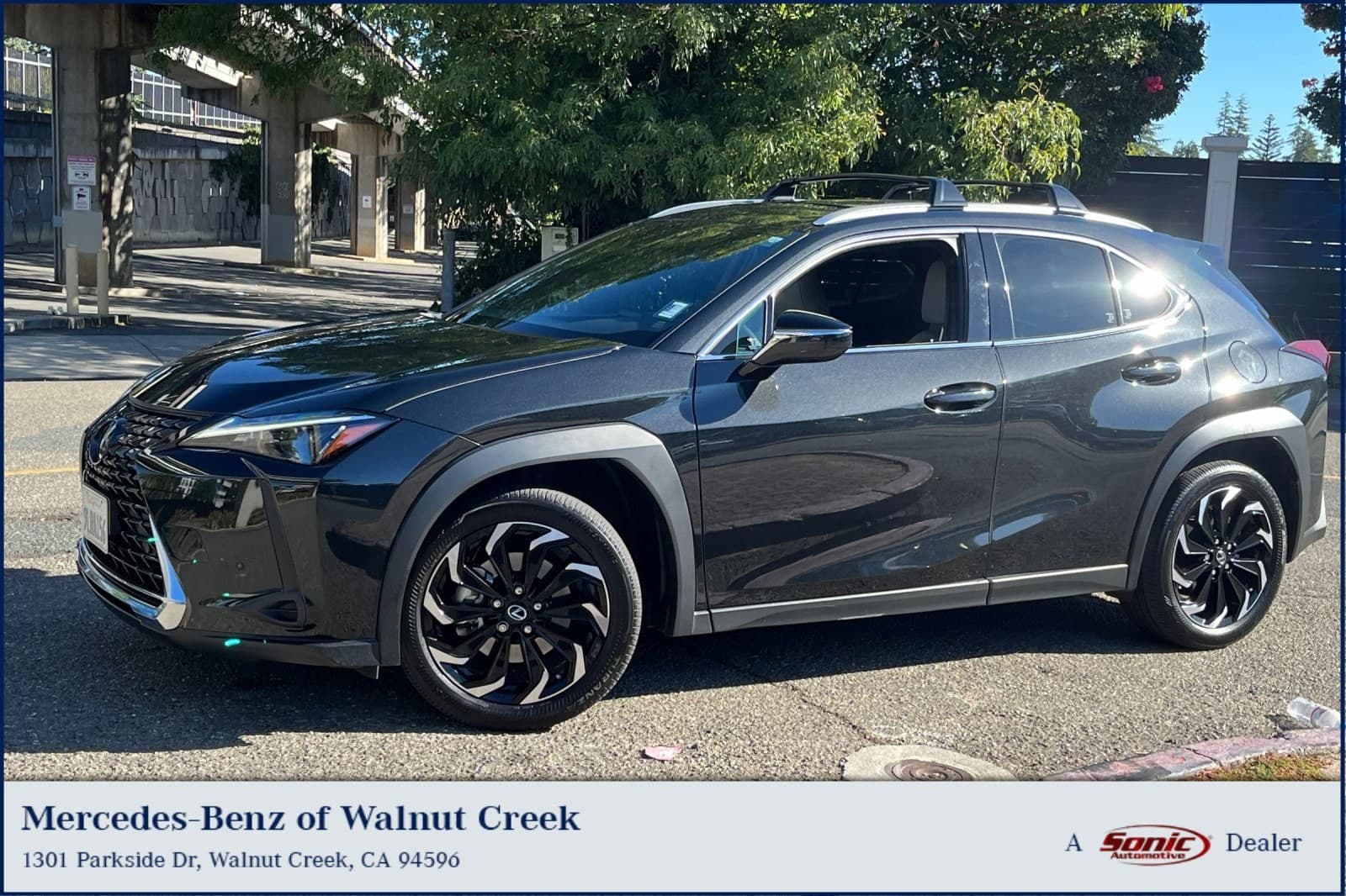 2024 Lexus UX Base — photo 1 of 25