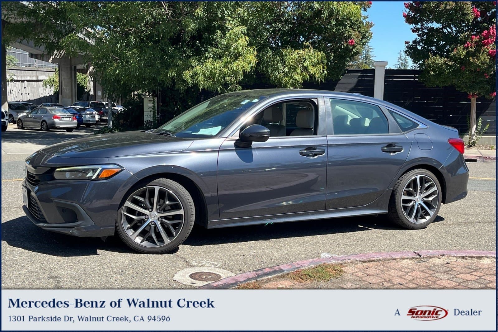 2022 Honda Civic Sedan Touring — photo 1 of 25