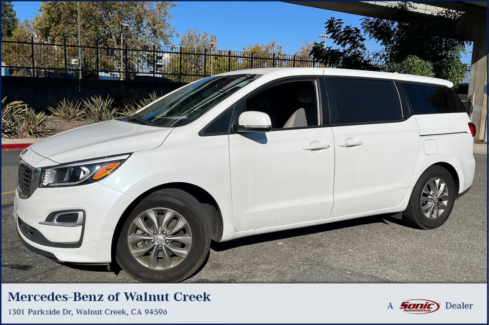 2021 Kia Sedona LX — photo 1 of 25