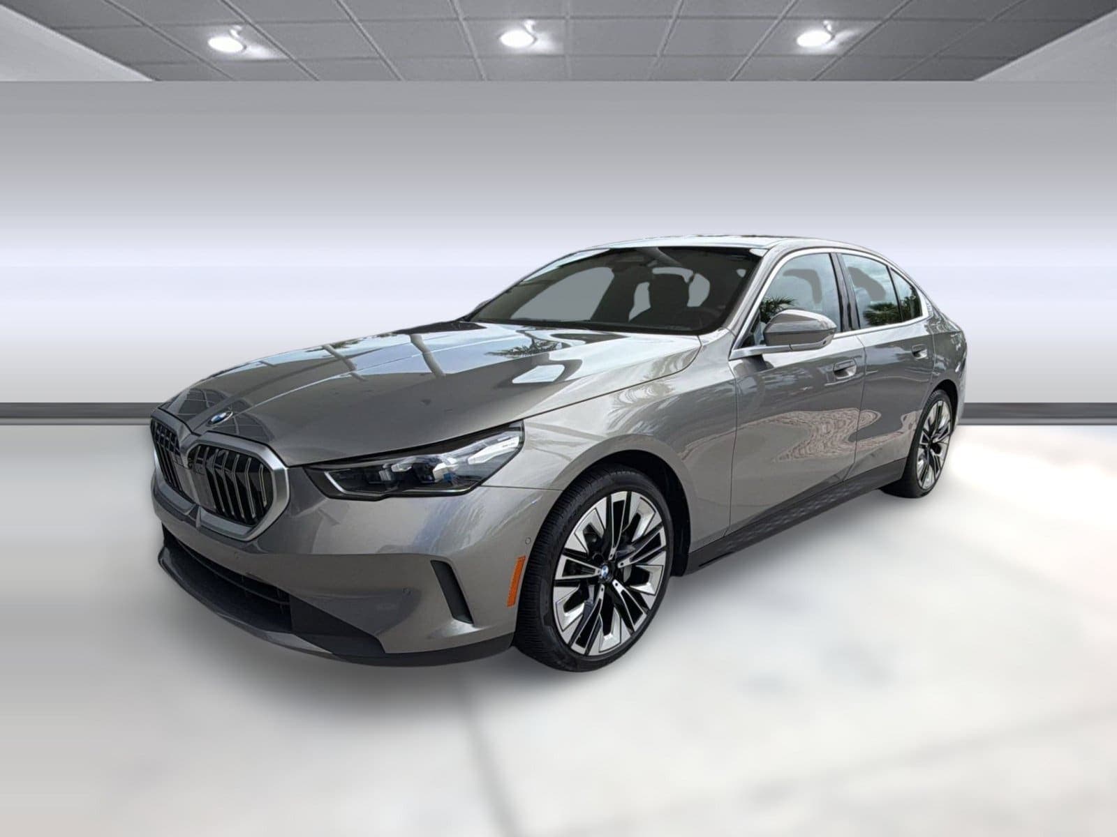 2025 BMW 5 Series 530i — photo 1 of 32