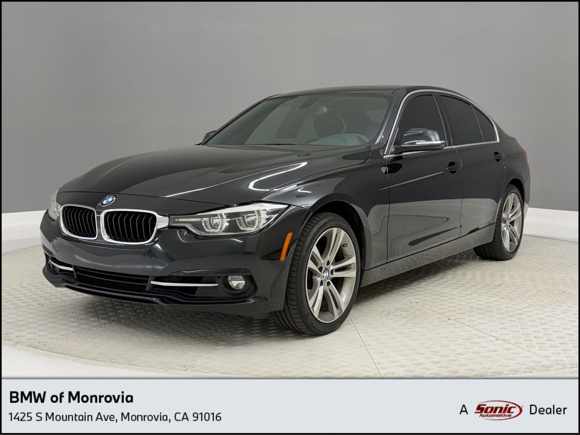 2018 BMW 3 Series 330i — photo 1 of 12