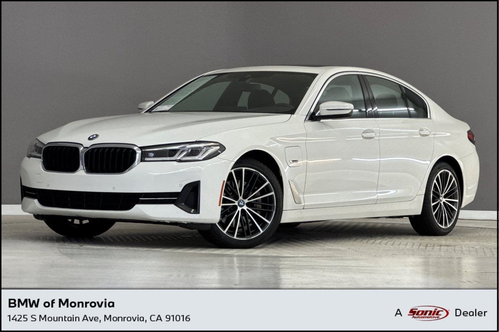 2023 BMW 5 Series 530e — photo 1 of 34