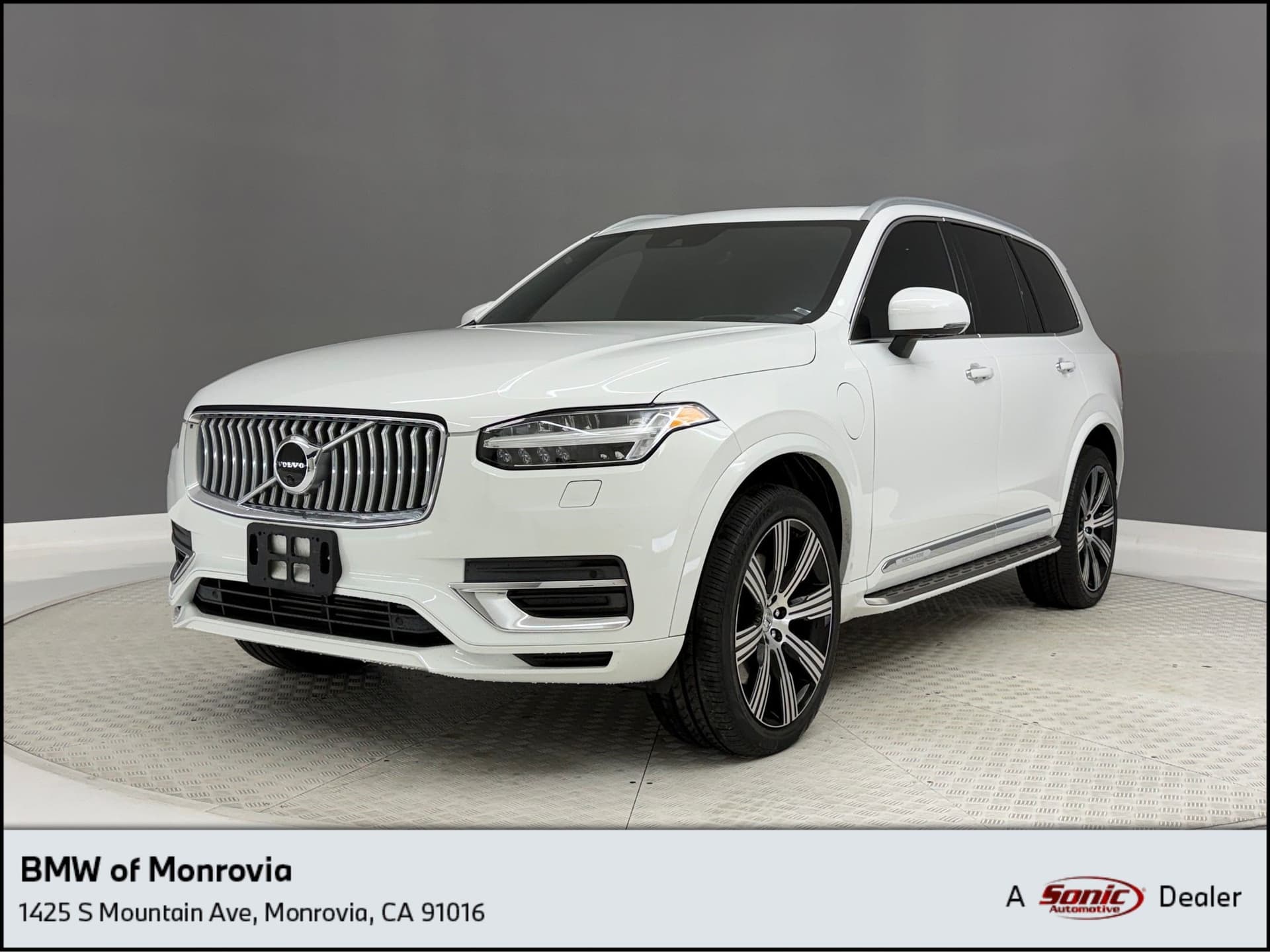 2022 Volvo XC90 Recharge Plug-In Hybrid Inscription — photo 1 of 12