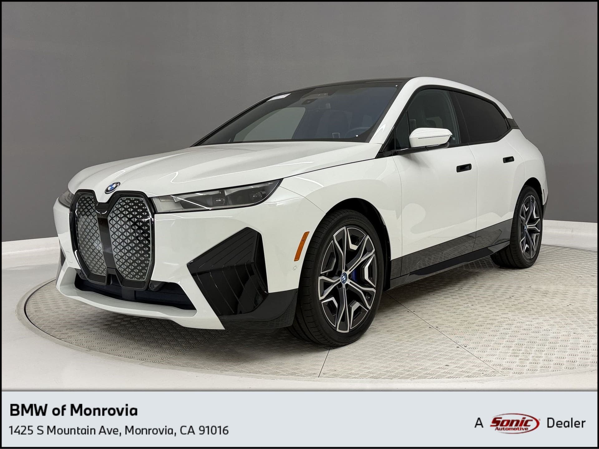 2023 BMW iX xDrive50 — photo 1 of 34
