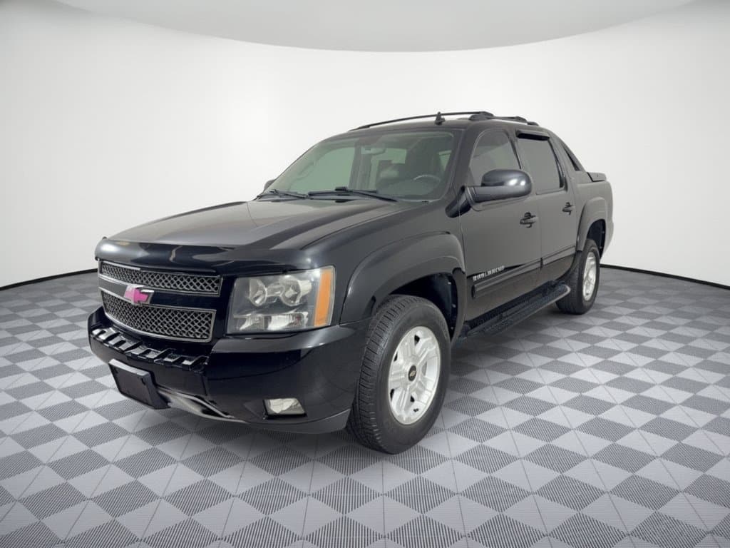 2011 Chevrolet Avalanche LT — photo 1 of 30