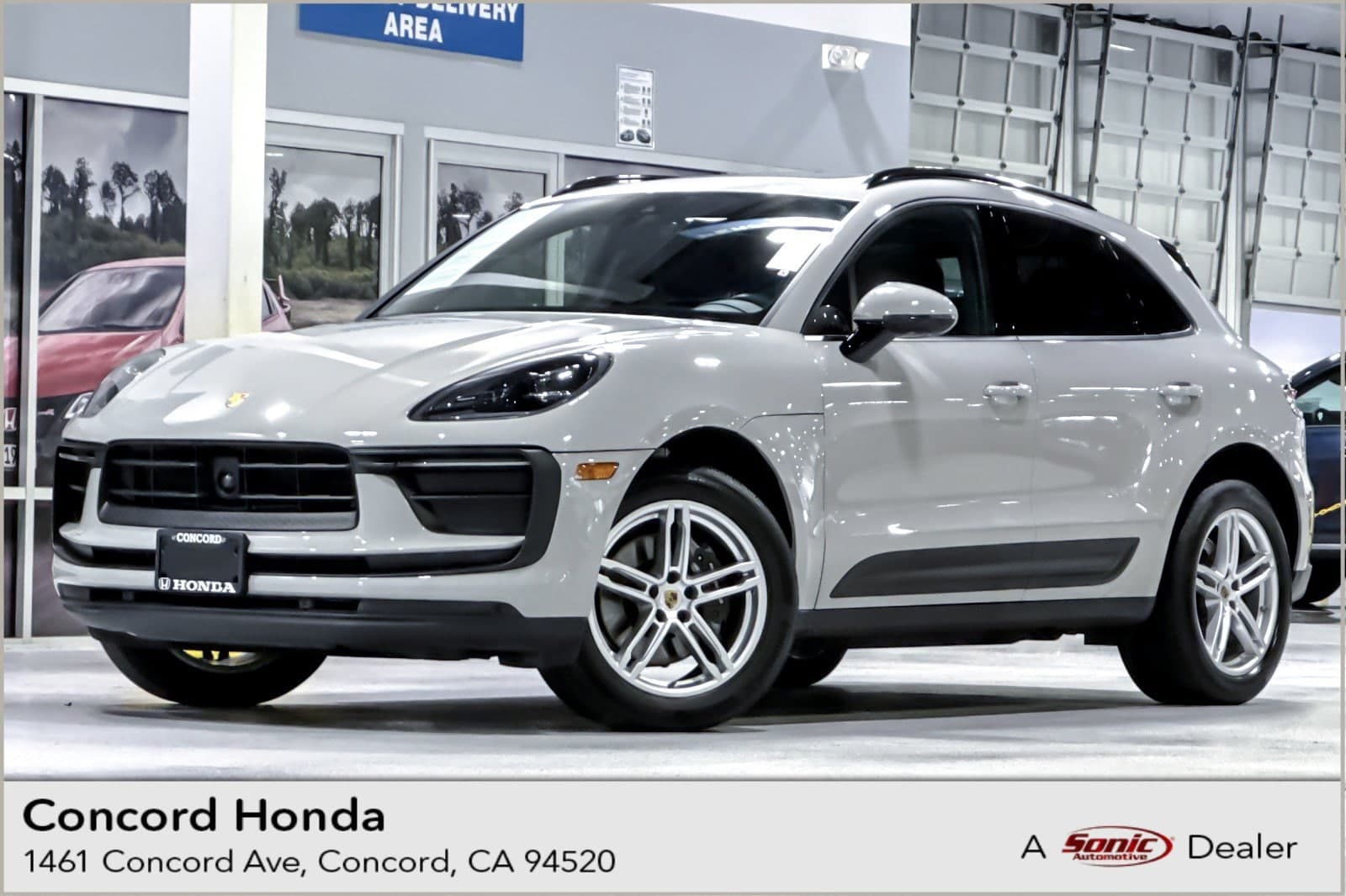 2023 Porsche Macan Base — photo 1 of 35