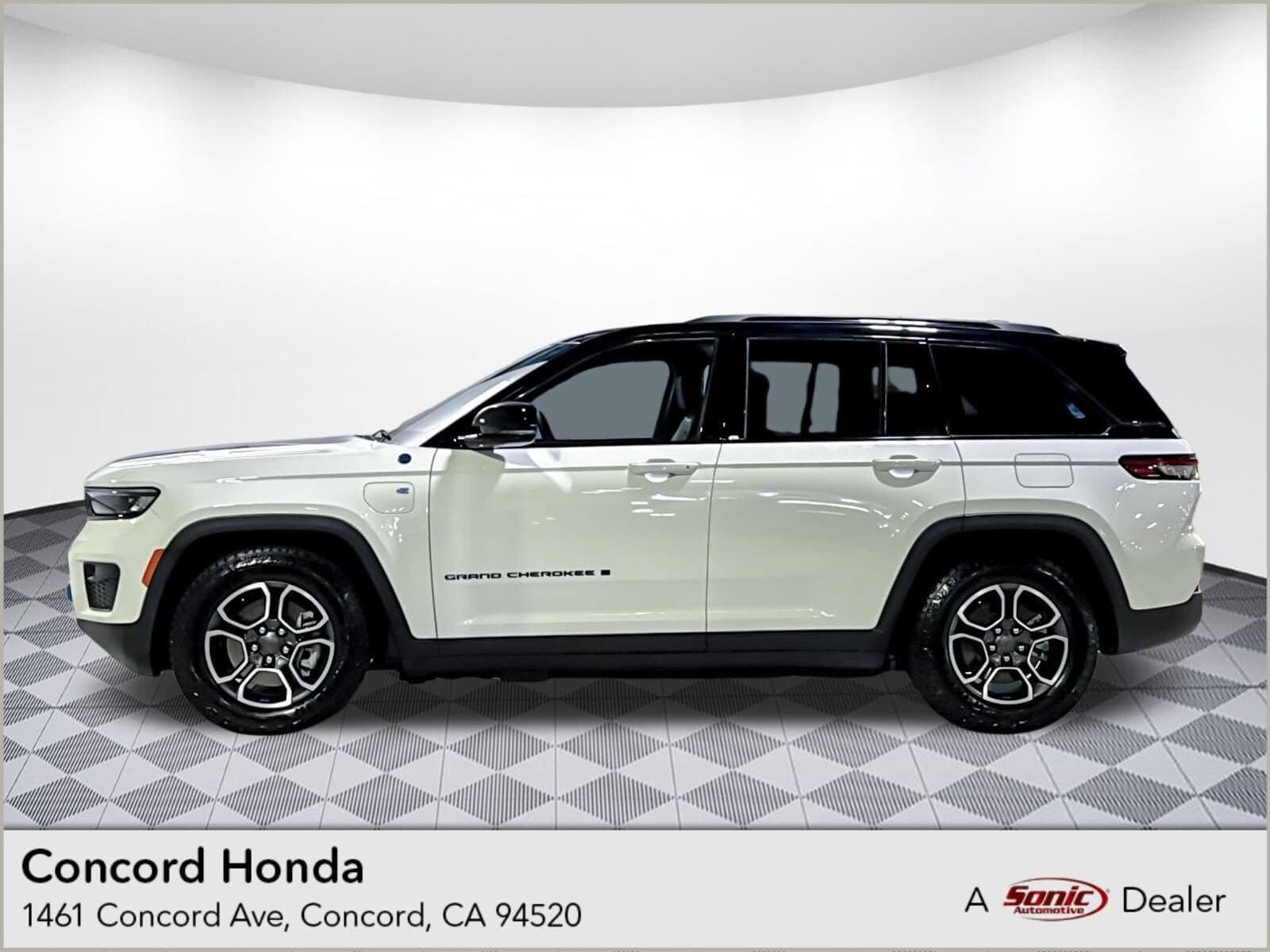 Foto de 2023 Jeep Grand Cherokee 4xe Trailhawk
