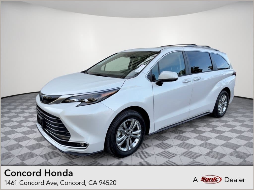 2024 Toyota Sienna Platinum — photo 1 of 32