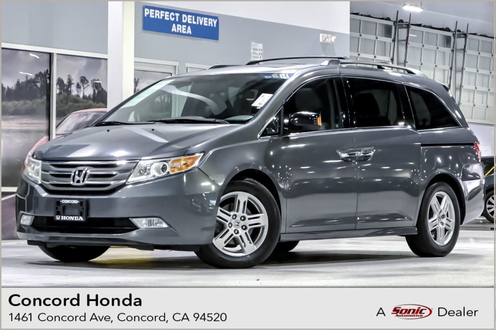 2012 Honda Odyssey Touring — photo 1 of 37
