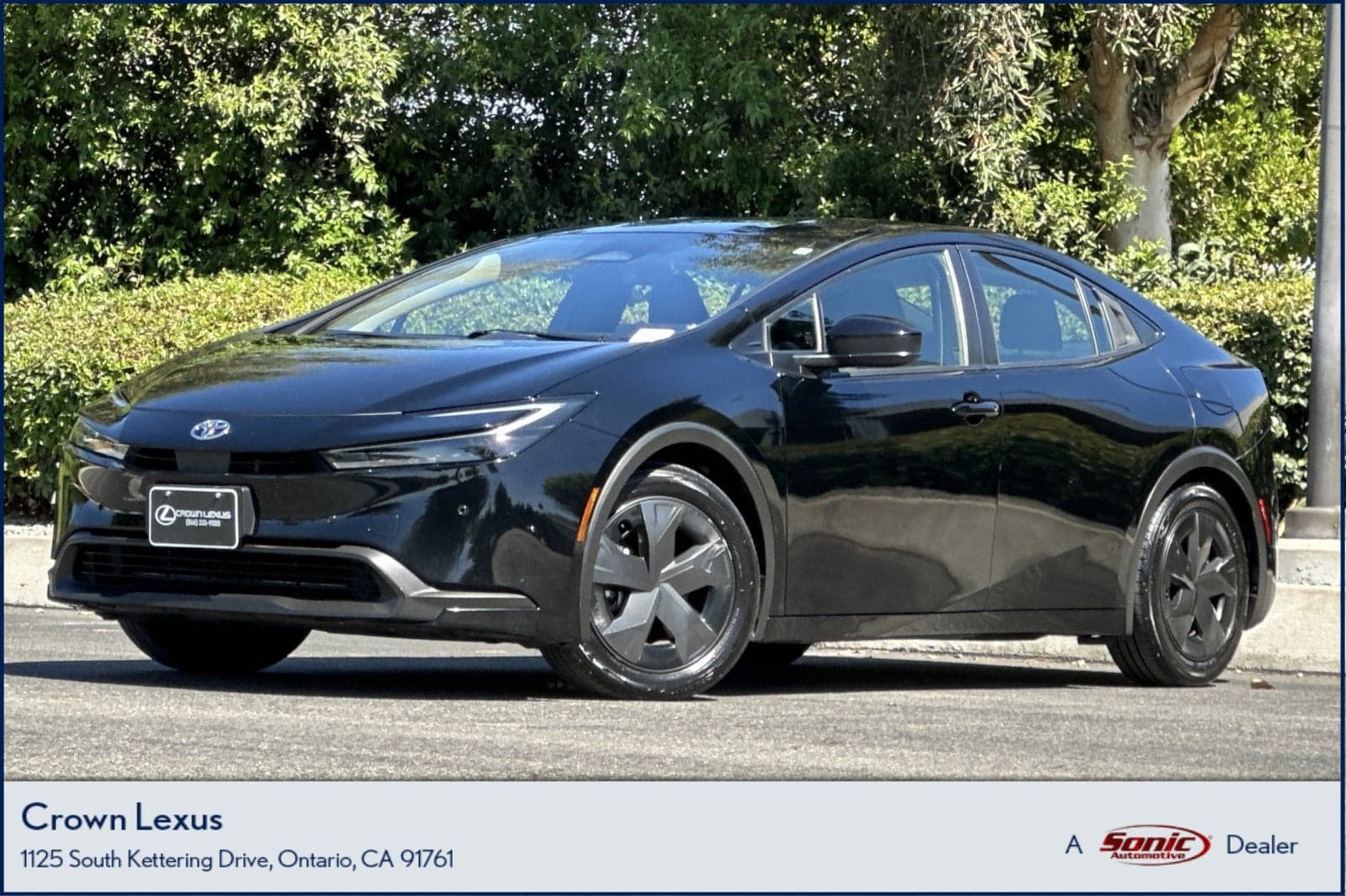 2024 Toyota Prius LE — photo 1 of 33
