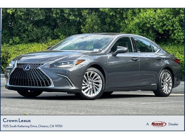 2022 Lexus ES 300h Luxury — photo 1 of 33
