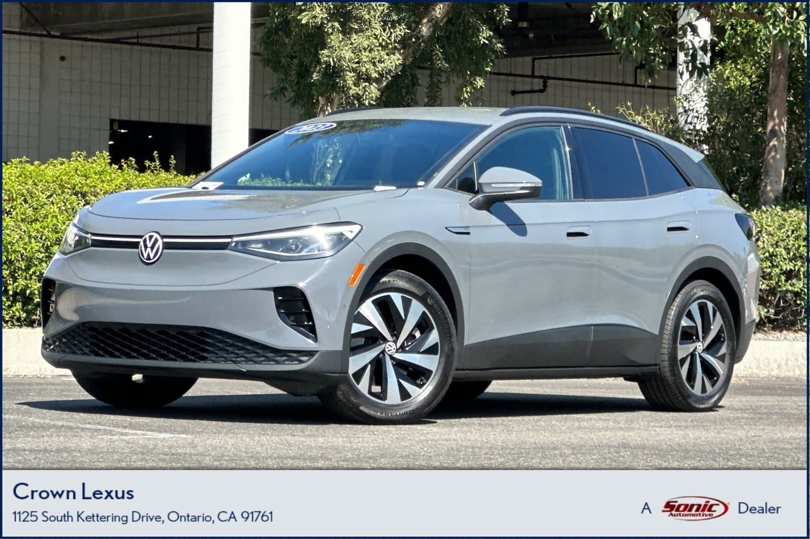 2023 Volkswagen ID.4 Pro — photo 1 of 32