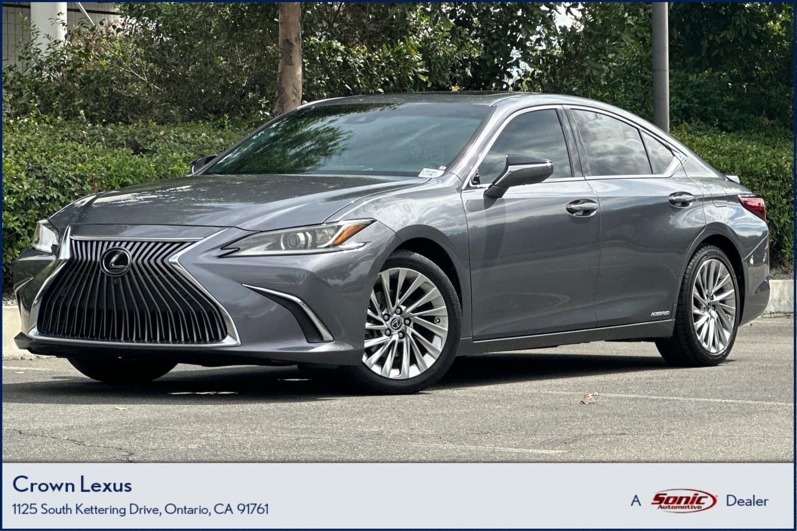 2019 Lexus ES ES 300h Luxury — photo 1 of 32