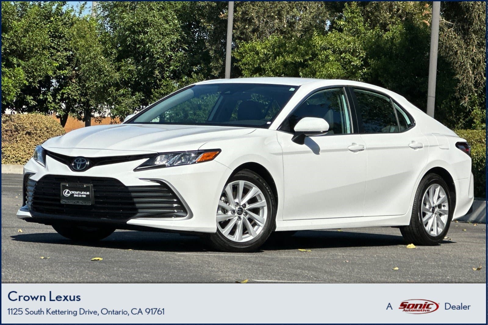 2021 Toyota Camry LE — photo 1 of 32