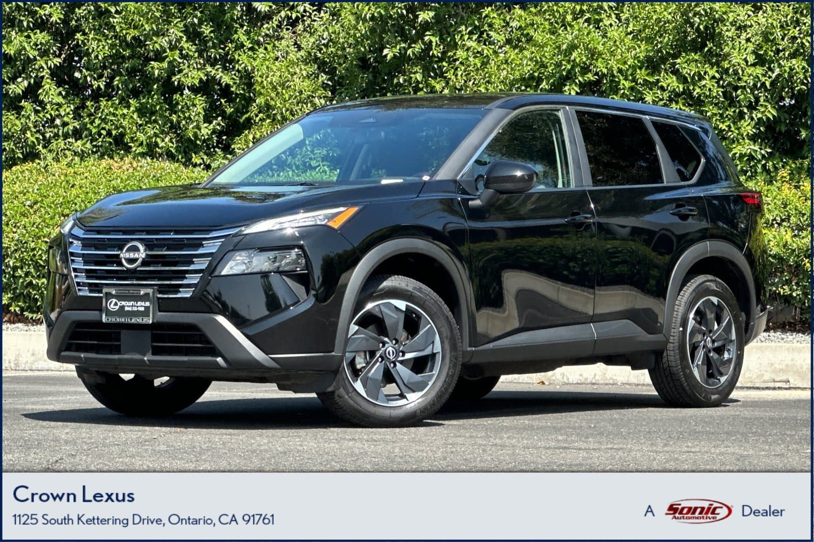 2025 Nissan Rogue SV — photo 1 of 32