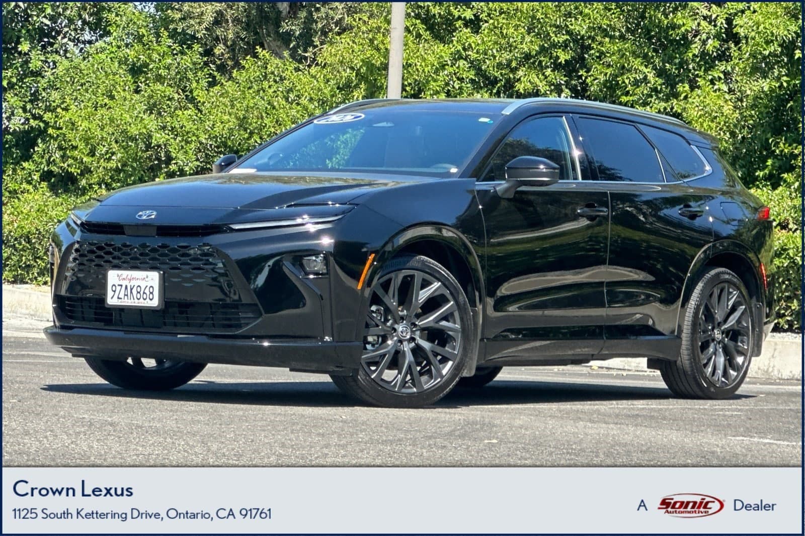2026 Toyota Crown Signia Limited — photo 1 of 35