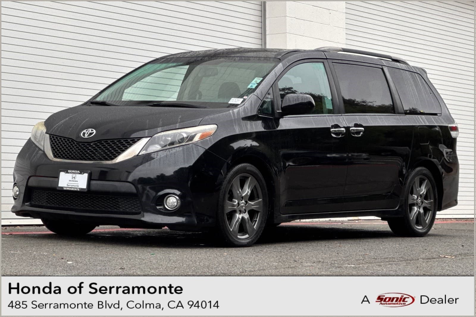 2017 Toyota Sienna SE — photo 1 of 34