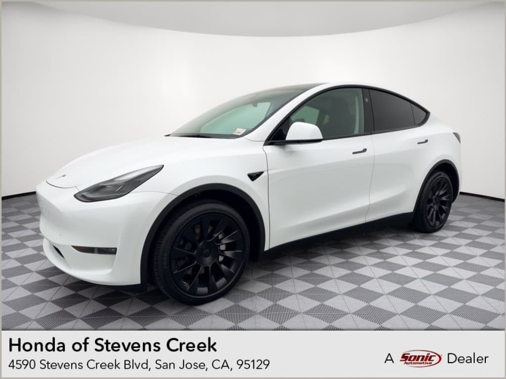 2023 Tesla Model Y Long Range — photo 1 of 32