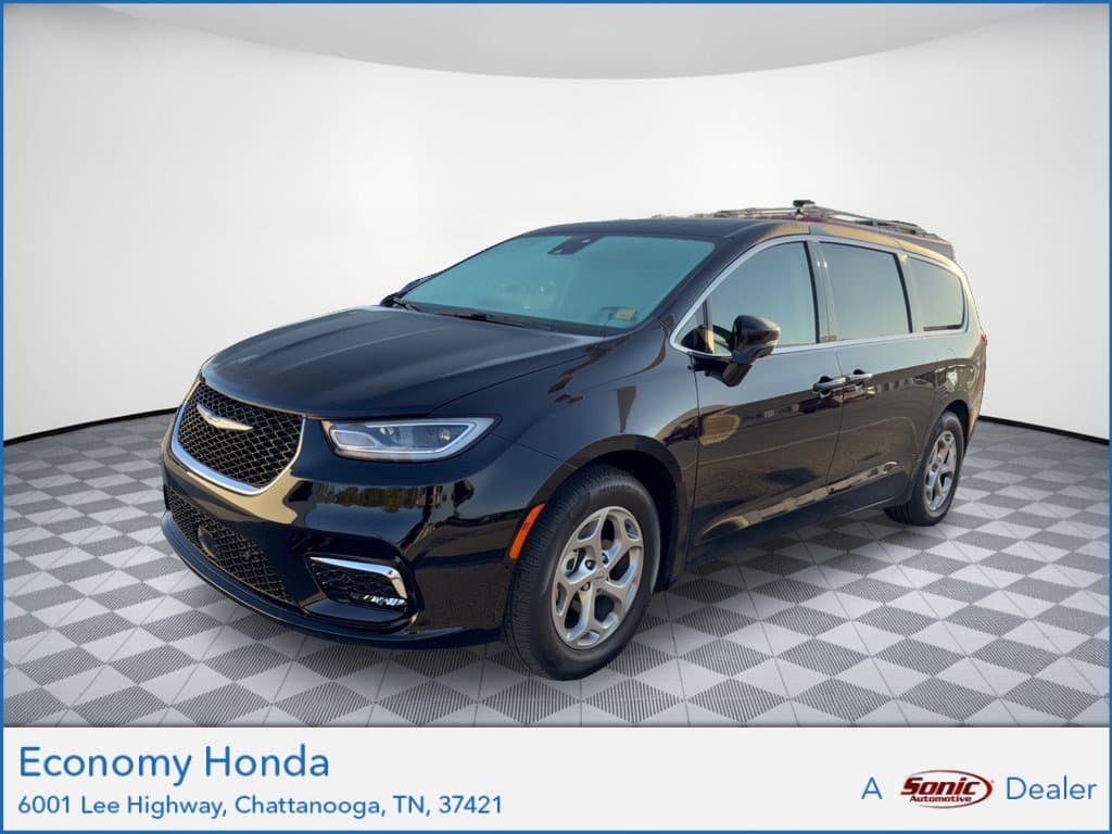 2024 Chrysler Pacifica Limited — photo 1 of 10