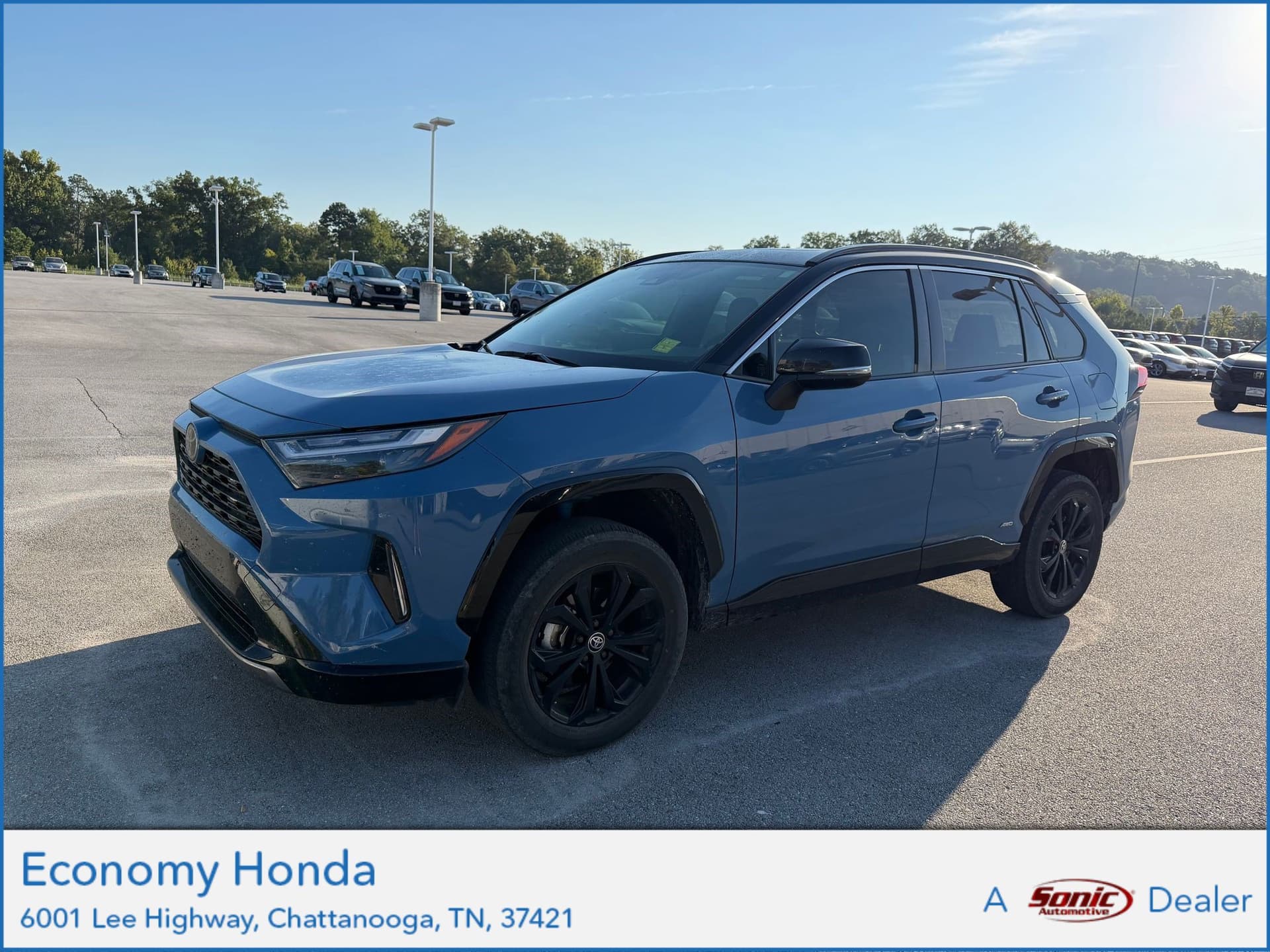 2025 Toyota RAV4 Hybrid XSE — photo 1 of 10