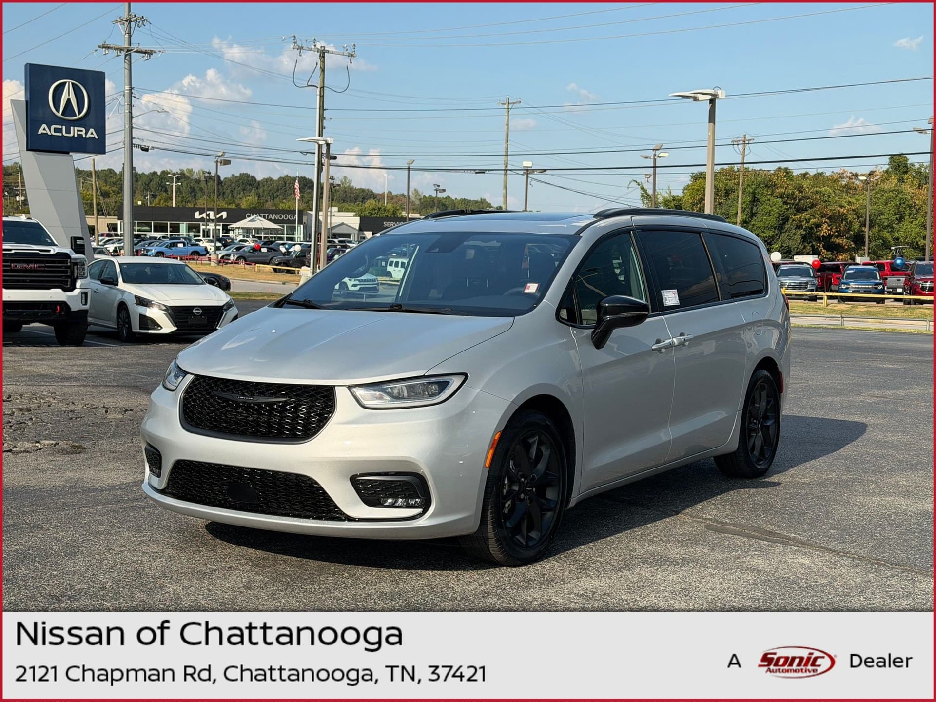 2024 Chrysler Pacifica Touring L — photo 1 of 32