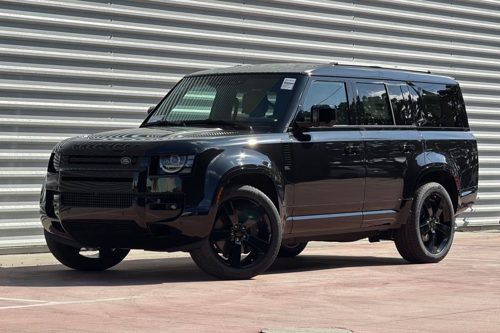 2026 Land Rover Defender X-Dynamic SE — photo 1 of 29