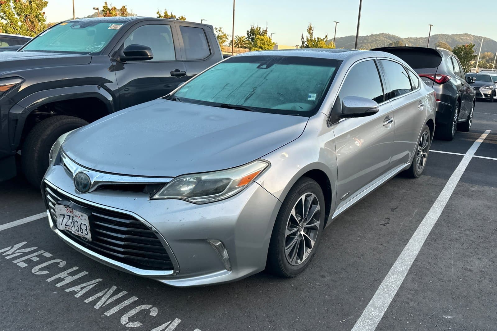 2017 Toyota Avalon Hybrid XLE Plus — photo 1 of 3