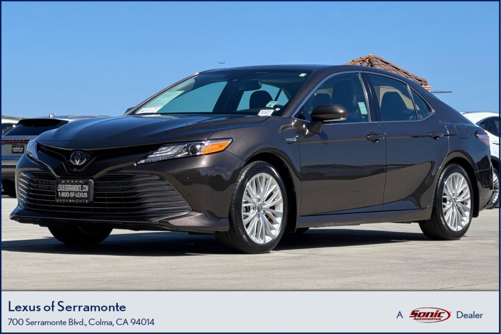 2019 Toyota Camry Hybrid XLE — photo 1 of 34