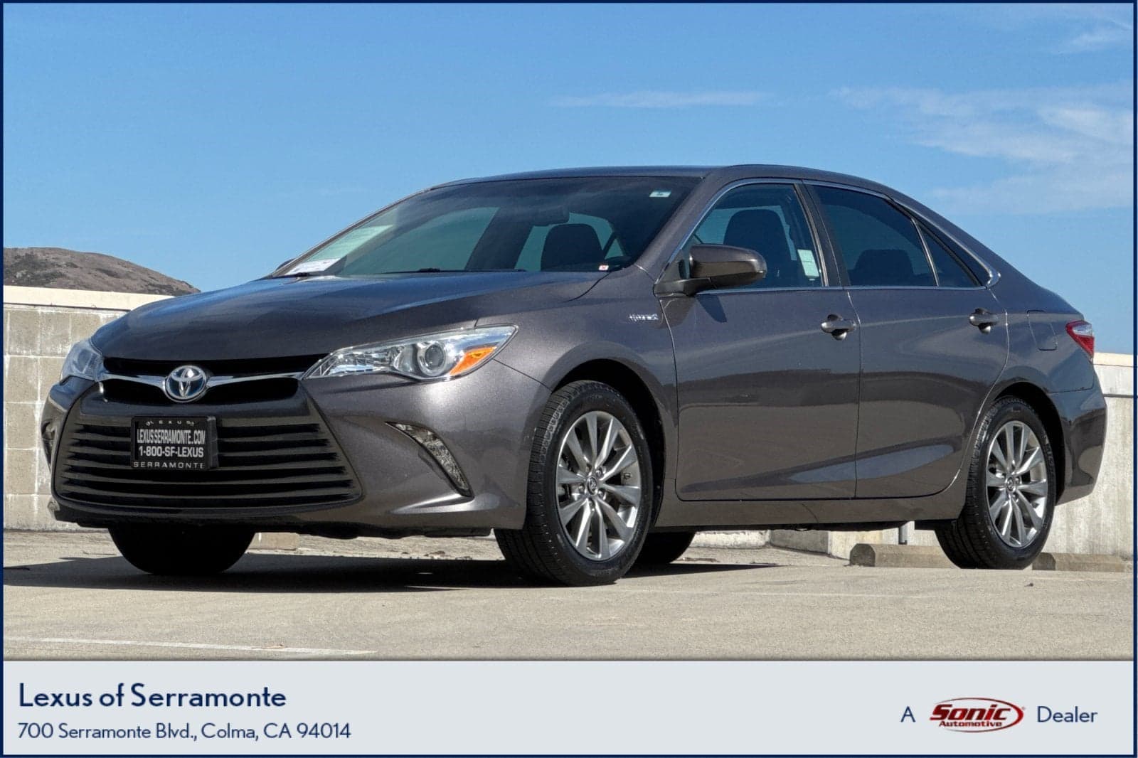 2015 Toyota Camry Hybrid LE — photo 1 of 34
